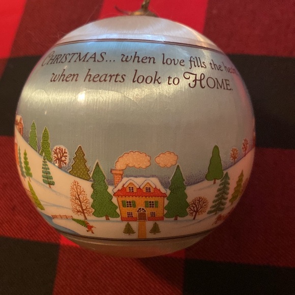 Vintage Christmas hallmark ornament 1979 “the love filled home” - Picture 7 of 7